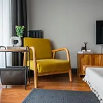 Benesta Guest Teori